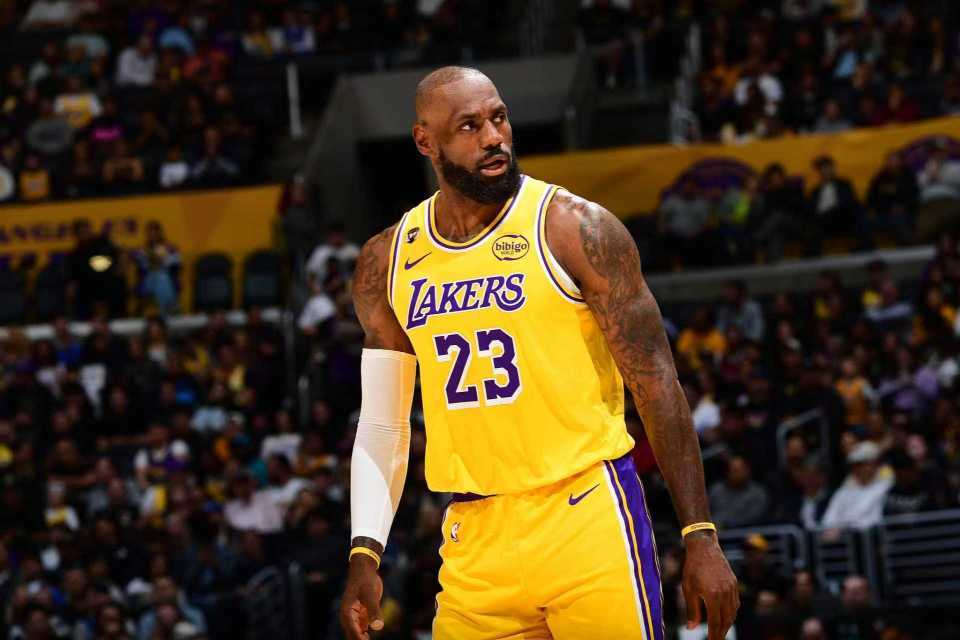 开云-詹姆斯29+9+6湖人爆冷惨负黄蜂 东契奇39分三球30+11+9三分