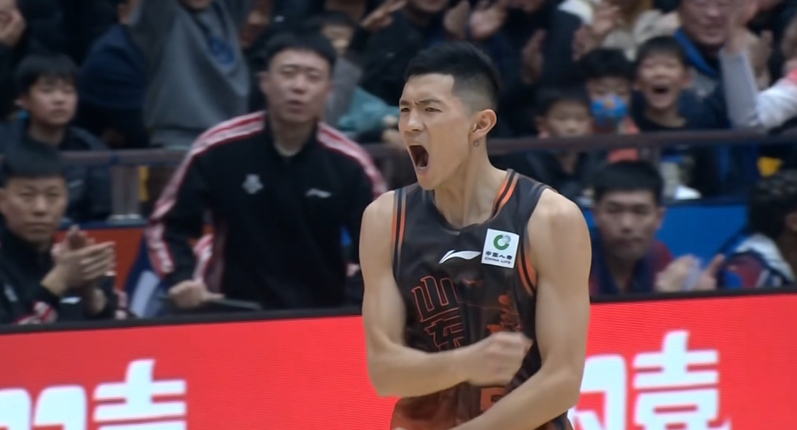 开云体育-强势击败卫冕冠军！近12轮赢了11场，又有一队跻身夺冠大热行列